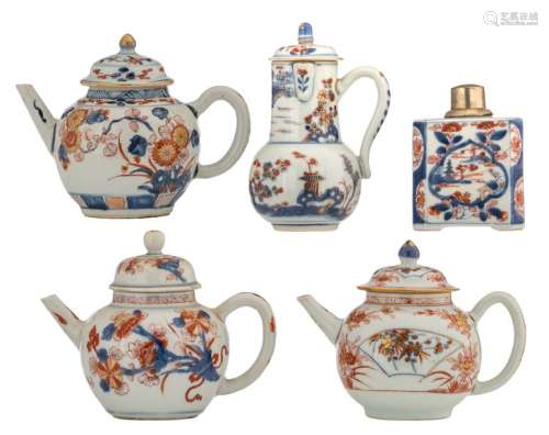 A lot of three Chinese Imari porcelain teapots, a ...;