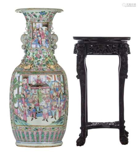 A large Chinese famille rose vase, decorated with ...;