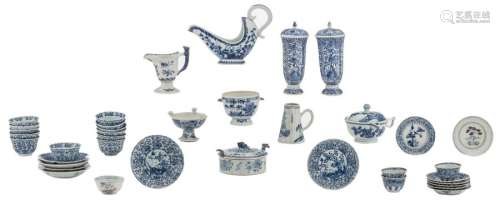 A lot of various Chinese blue and white table ware...;