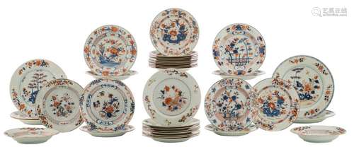 A lot of 35 Chinese Imari porcelain dishes, second...;