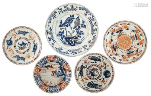 A lot of four Chinese porcelain Imari dishes and a...;