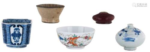 A lot of various Chinese porcelain, including a po...;