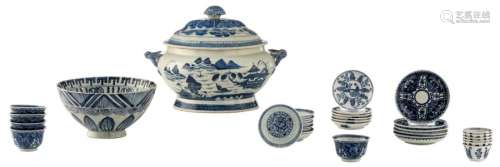 A lot of various Chinese blue and white porcelain ...;