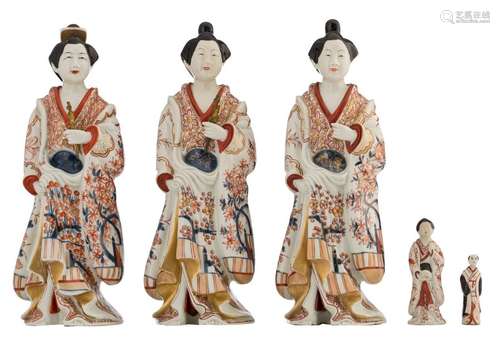 A lot of various Japanese Arita Imari figures, con...;