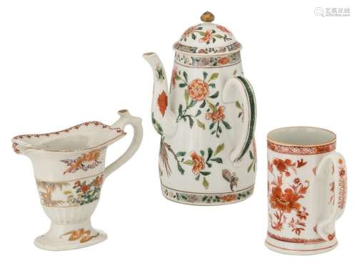 A lot of three Chinese porcelain tableware items, ...;