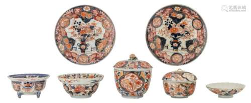 A lot of various Japanese Arita Imari porcelain it...;