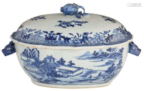 A Chinese blue and white export porcelain tureen, ...;