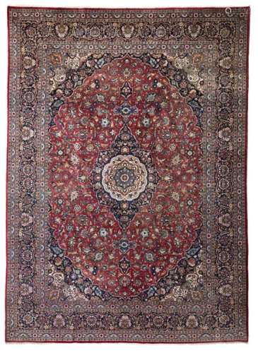An Oriental woollen rug, Kashan, 270 x 384 cm