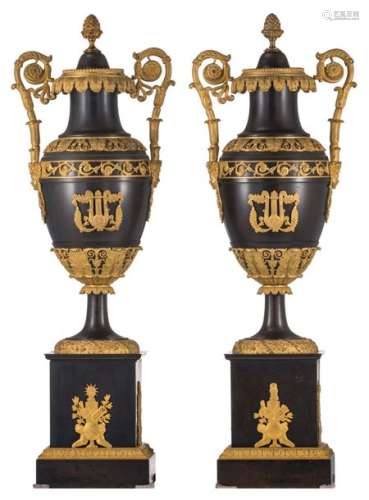 A pair of bronze vases in the french Restauration …