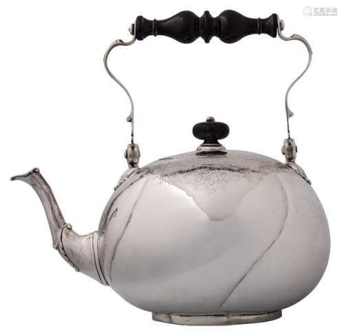 An 18thC Dutch silver 'boulloire' tea kettle with …