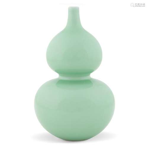 QING DOUQING CELADON DOUBLE GOURD VASE