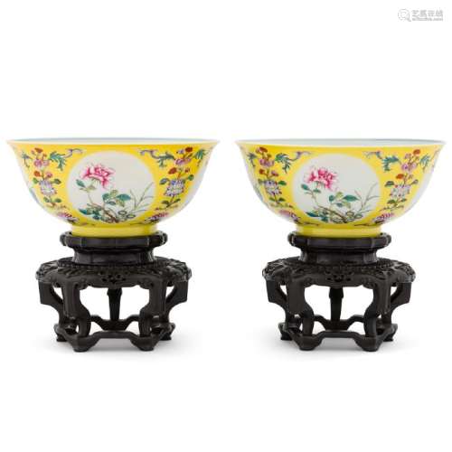 PAIR FAMILLE JAUNE FLORAL BOWLS ON STAND