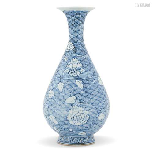 YUAN BLUE & WHITE FLORAL PEAR VASE