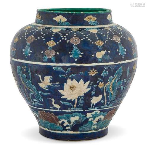 MING FAHUA GLAZED PORCELAIN JAR