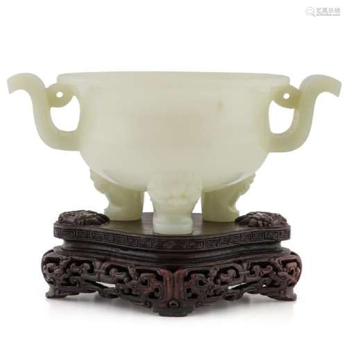 JADETRIPOD CENSER ON STAND