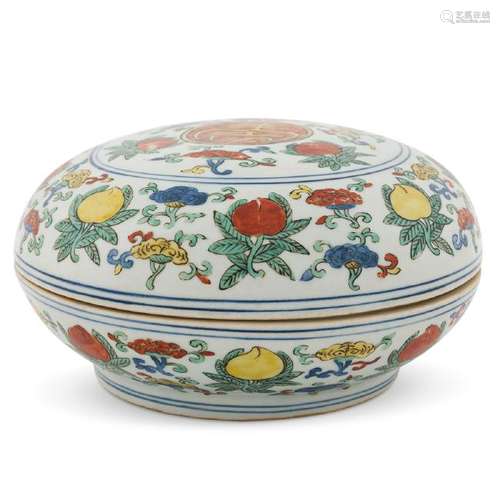 JIAJING WUCAI POCELAIN LIDDED FRUIT BOX