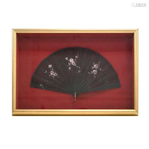 VINTAGE HAND-PAINTED LADIES FAN IN SHADOWBOX