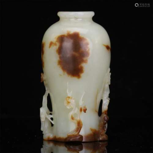 CHINESE JADE VASE WITH FLOWER