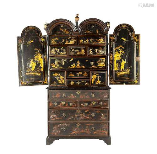 Queen Anne Bureau-cabinet in lacquered and gilt wood