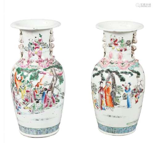 Pair of Chinese porcelain vases, first half of the 20th
