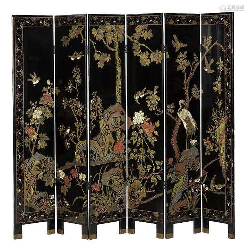 Chinese folding screen in lacquered wood, 20th Century.