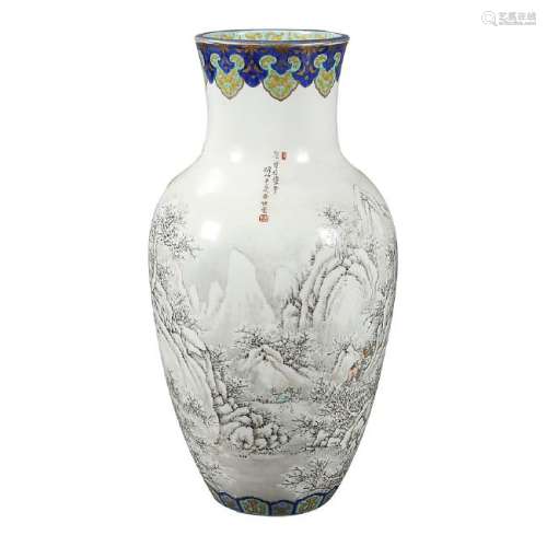 Large Chinese porcelain vase, 20th Century.