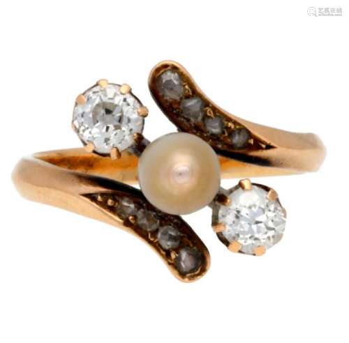 Modernist triplet ring in gold and diamonds.