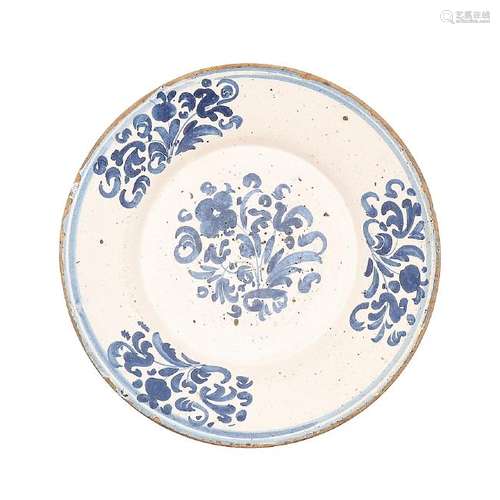 Dish in Teruel earthenware, 18th Century.