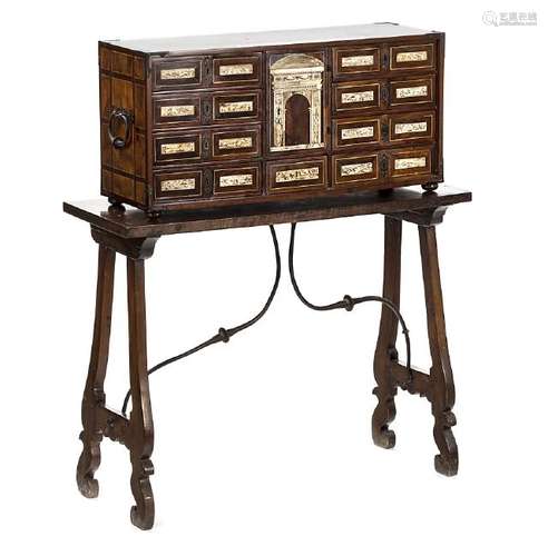 Spanish desk in rosewood filleted in boxwood with