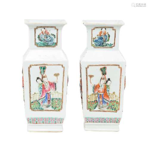 Pair of Chinese vases in porcelain with relief