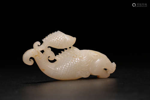 18-19TH CENTURY, A FISH DESIGN HEITNA JADE ORNAMENTT, LATE QING DYNASTY