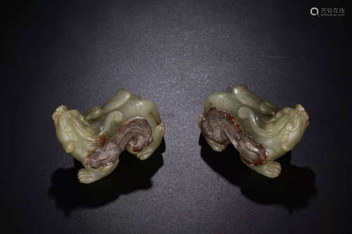 17-19TH CENTURY, A PAIR OF KYLIN DESIGN HETIAN JADE PAPERWEIGHT, QING DYNASTY