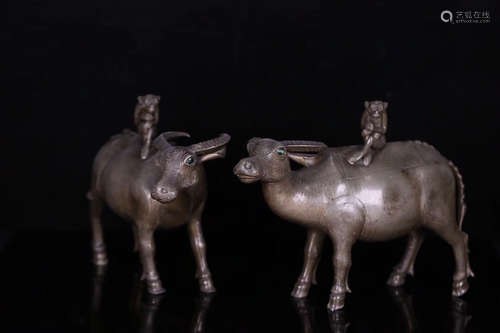 18-19TH CENTURY, A PAIR OF BUFFALO DESIGN TIN ORNAMENT, LATE QING DYNASTY