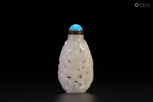 A HOLLOWED OUT DESIGN HETIAN JADE SNUFF BOTTLE