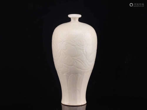 9-11TH CENTURY, AN OLD DING KILN PORCELAIN PULM VASE, NORTHERN SONG DYNASTY