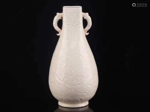 9-11TH CENTURY, A DING KILN PORCELAIN DOUBL-EAR VASE, NORTHERN SONG DYNASTY