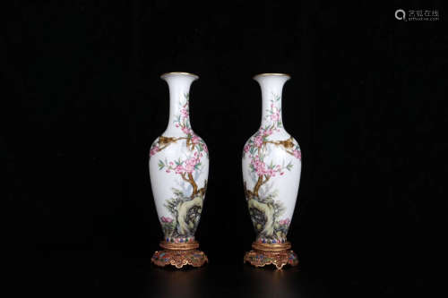 AN PAIR OF OLD FLORAL AND BIRD PATTERN PORCELAIN VASE