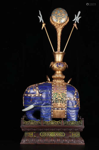 AN OLD ELEPHANT DESIGN LAZURITE ORNAMENT