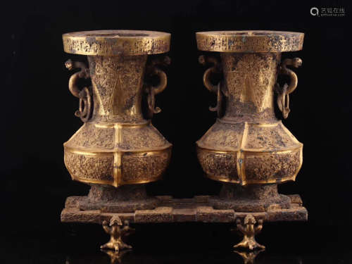 A PAIR OF OLD DOUBLE-EAR GILT BRONZE VASE