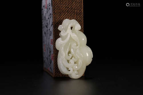 A HAND OF BUDDHA DESIGN HETIAN JADE ORNAMENT