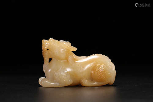 17-19TH CENTURY, AN AUSPICIOUS ANIMAL DESIGN HETIAN JADE ORNAMENT, QING DYNASTY