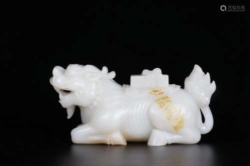 AN OLD KYLIN DESIGN HETIAN JADE ORNAMENT