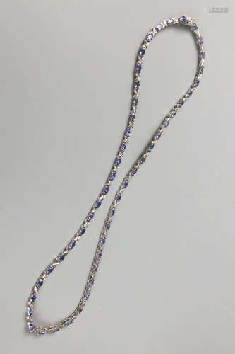 A TANZANITE SILVER NECKLACE