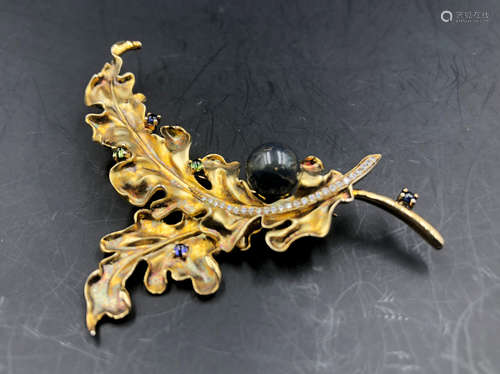 A DOMINICAN BLUE AMBER BROOCH