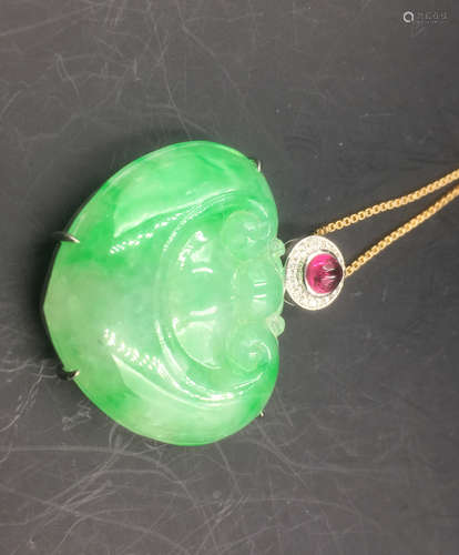 A RUYI SHAPED JADEITE K-GOLD PENDANT