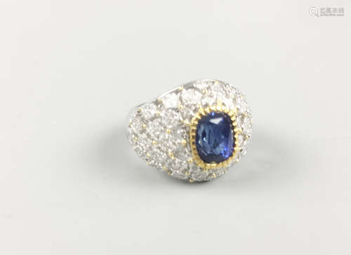 A SRI LANKA SAPPHIRE WITH DIAMOND PLATINUM RING