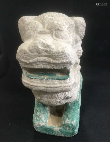 A COLOR PAINTING STONE LION BEAST CARVING