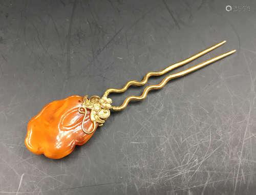 AN OLD AMBER HAIRPIN