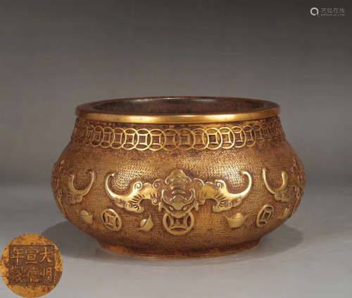 A GILT BRONZE BAT PATTERN CENSER