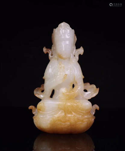 A LOTUS SITTING GUANYIN BUDDHA FIGURE